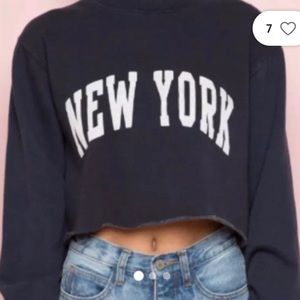 Brandy Melville John Galt crop top - hip, cool, trendy, retro, NYC @ it’s best💅